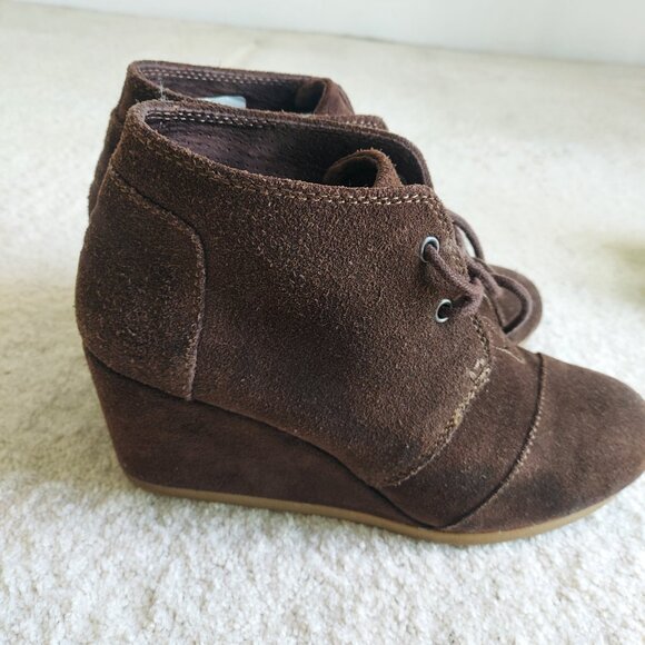 Toms Suede Chocolate Brown Wedge Bootie with Laces EUC - Picture 2 of 7